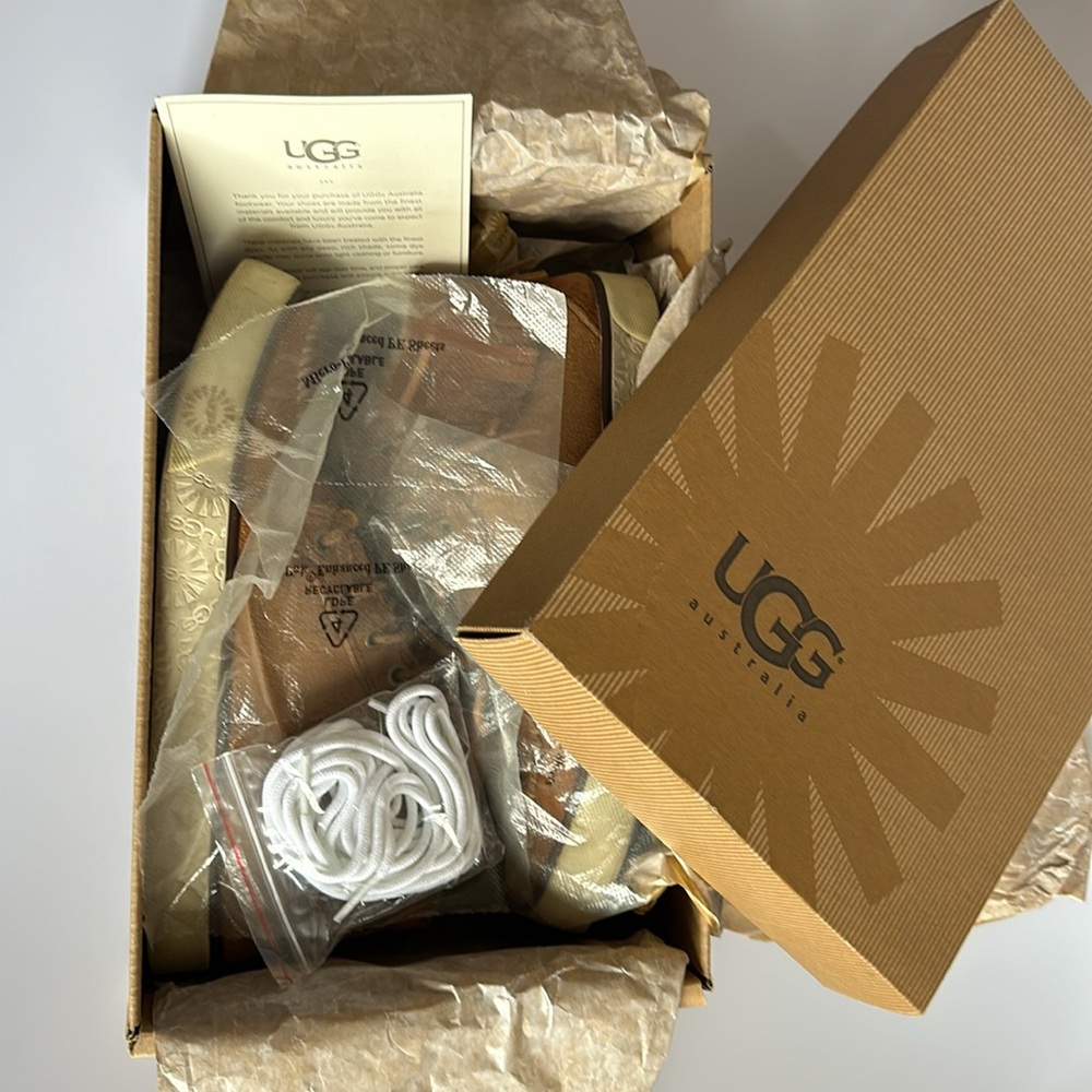UGG Ariani Suede Fringe Sneaker size 7